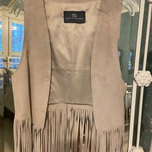 TRAT Collections taupe fringe vest
Size M worn 1 time paid $299